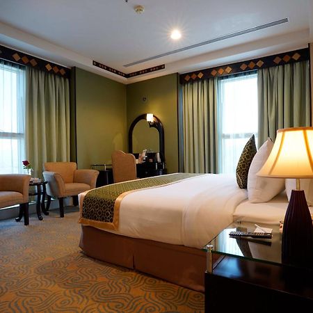Awaliv International Hotel Ta'if Værelse billede A bedroom at the hotel