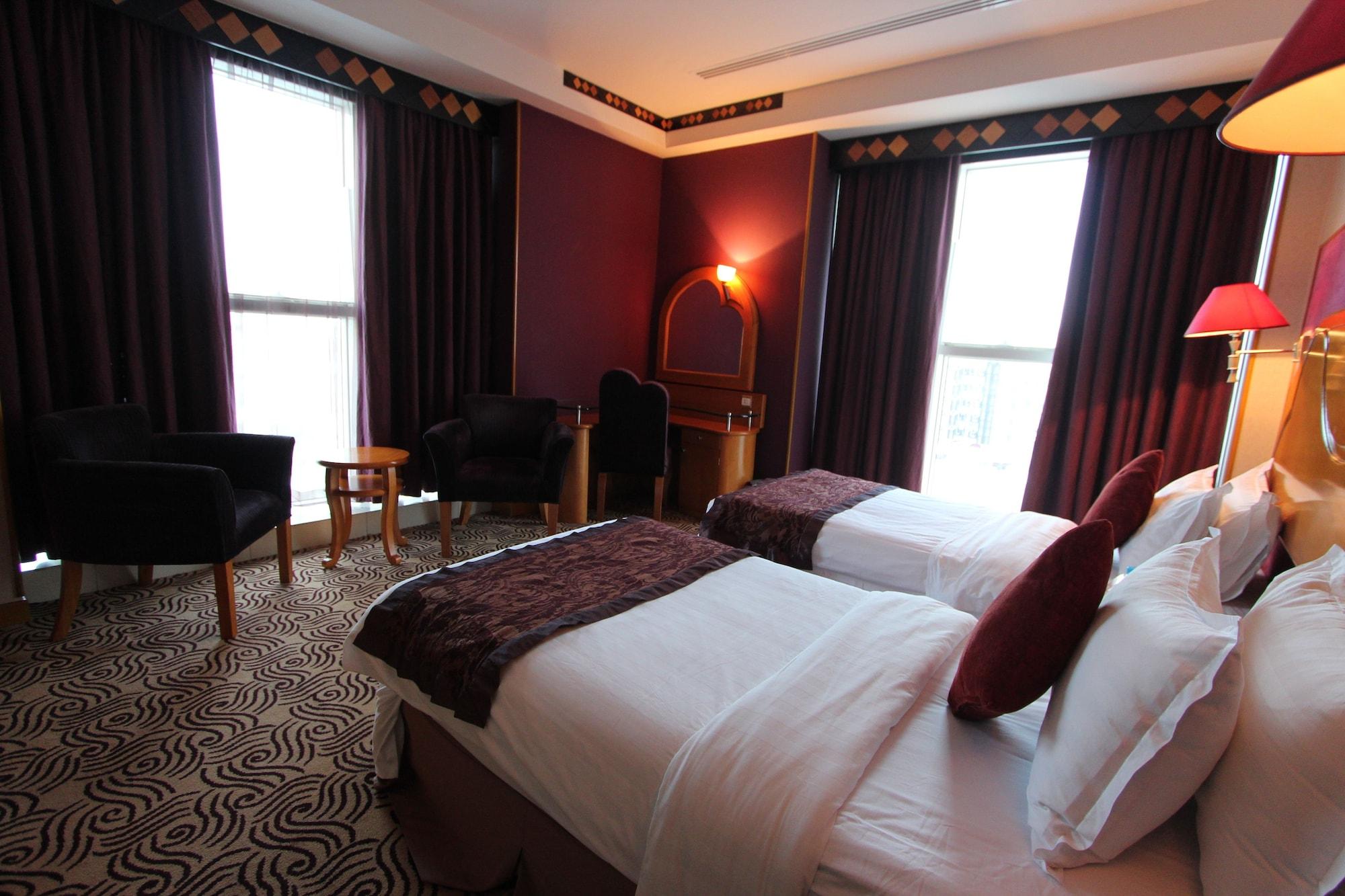Awaliv International Hotel Ta'if Eksteriør billede A room at the hotel