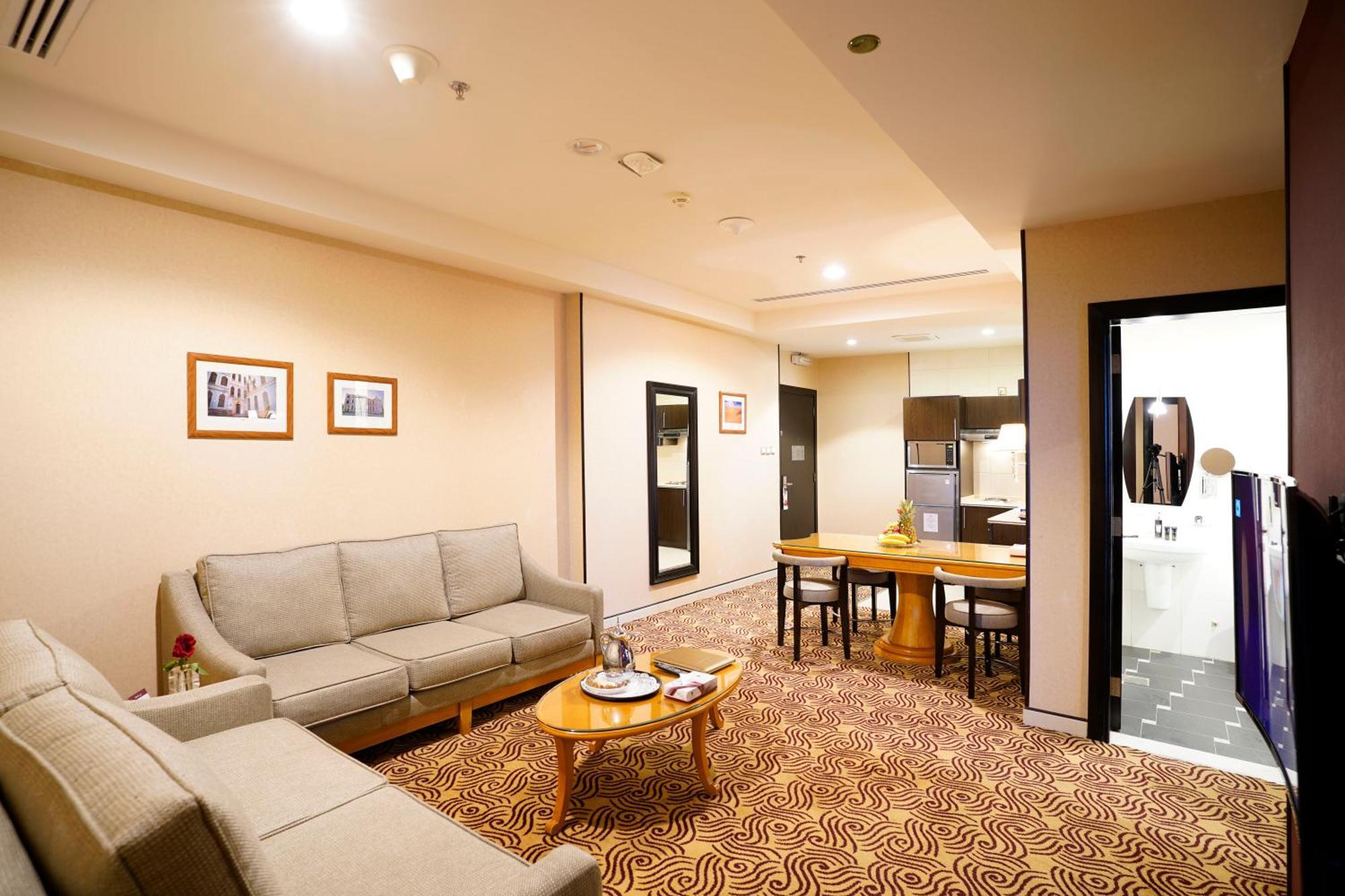 Awaliv International Hotel Ta'if Værelse billede A suite at the hotel