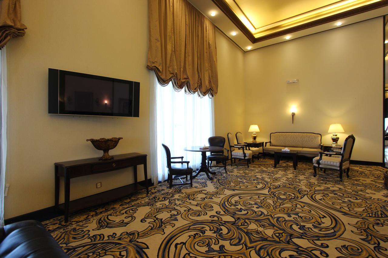 Awaliv International Hotel Ta'if Eksteriør billede A room at the hotel