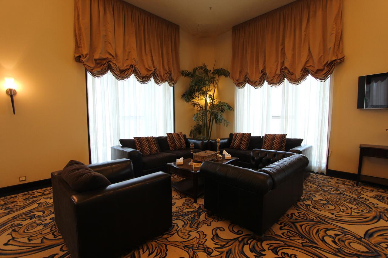 Awaliv International Hotel Ta'if Eksteriør billede The lounge at the airport
