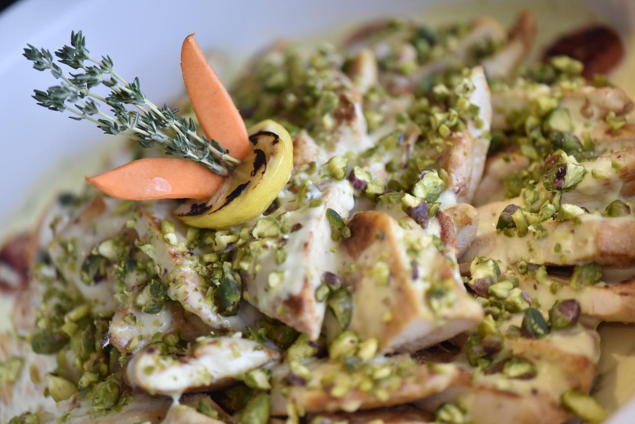 Awaliv International Hotel Ta'if Eksteriør billede Chicken salad