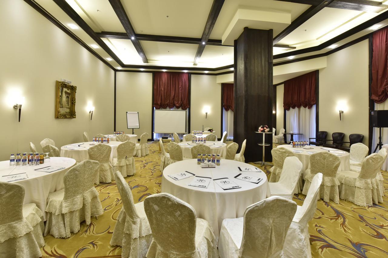 Awaliv International Hotel Ta'if Eksteriør billede Meeting room