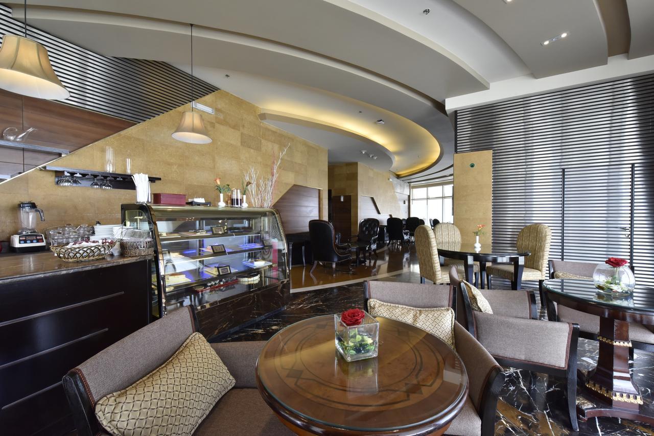 Awaliv International Hotel Ta'if Eksteriør billede The lounge at the airport