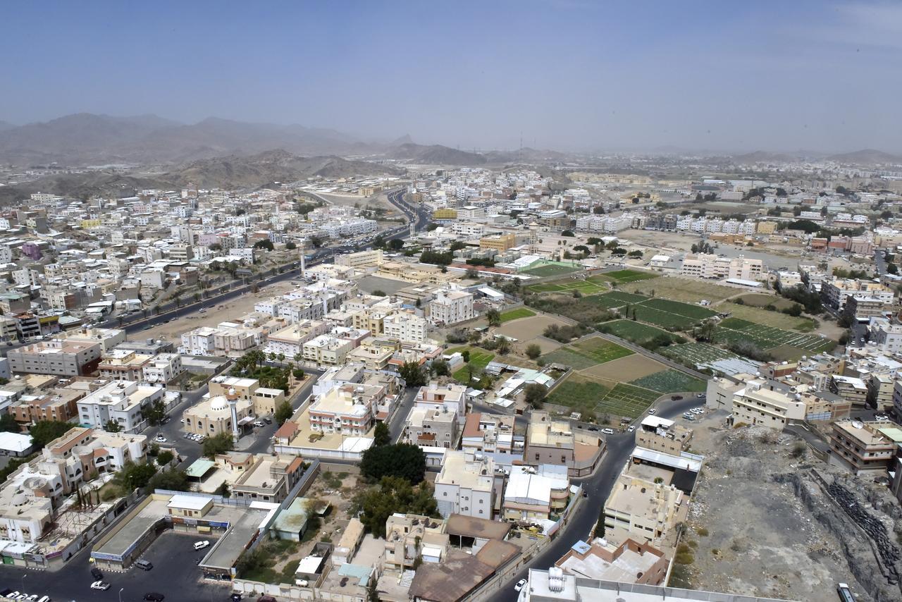 Awaliv International Hotel Ta'if Eksteriør billede Aerial view of the city