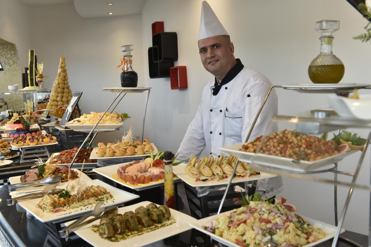 Awaliv International Hotel Ta'if Eksteriør billede A buffet at a hotel